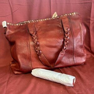 Women’s oversized 100% cowhide purse.